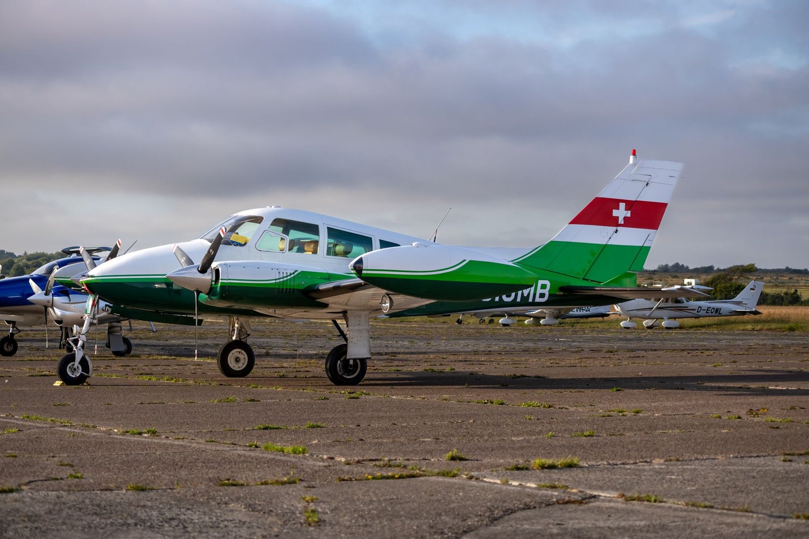 Piper Seminole landing twin engine aircraft final approach