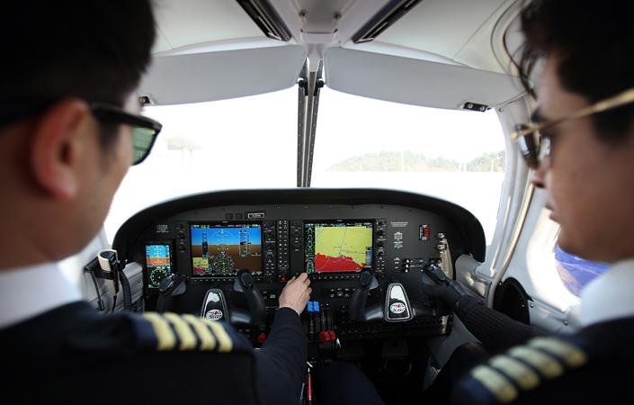 Multi-Engine Flight Instructor training in a twin engine aircraft